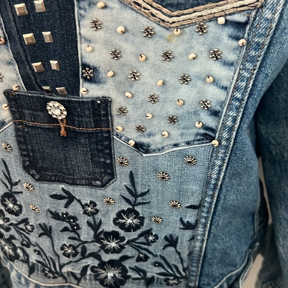 Custom boutique designed‎ Levi jacket - Picture 7 of 12